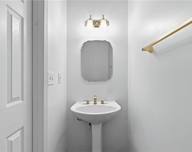 6430 Barwick Lane - Photo Thumbnail 18