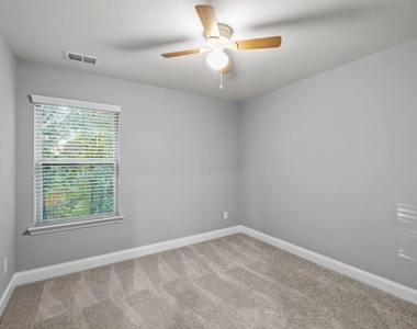 2570 Castellan Drive - Photo Thumbnail 9