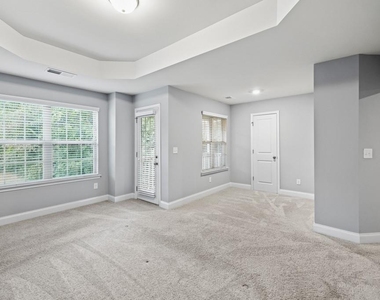 2570 Castellan Drive - Photo Thumbnail 5