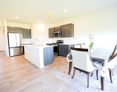 2733 Berrywood Lane - Photo Thumbnail 7