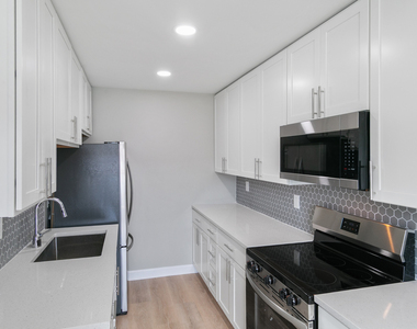 405 E Reed Street - Photo Thumbnail 2