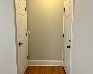 5950 N Kenmore Avenue - Photo Thumbnail 1