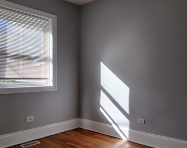 7408 S Eberhart Avenue - Photo Thumbnail 7