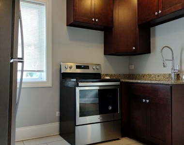 7408 S Eberhart Avenue - Photo Thumbnail 5