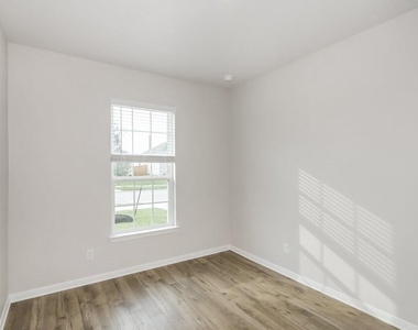 7523 Tipton Meadow Way - Photo Thumbnail 10