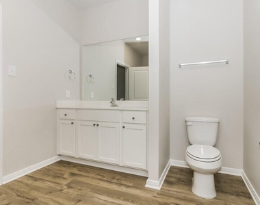 7523 Tipton Meadow Way - Photo Thumbnail 8