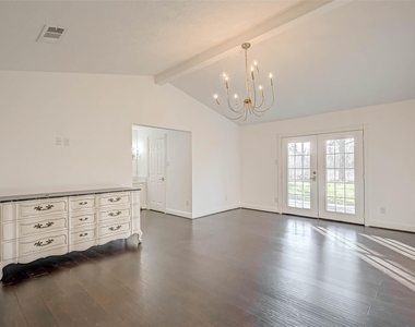 520 E Castle Harbour Drive - Photo Thumbnail 11