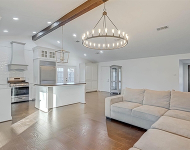 520 E Castle Harbour Drive - Photo Thumbnail 2