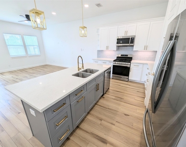 4913 Fisk Street - Photo Thumbnail 5