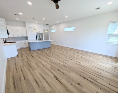 4913 Fisk Street - Photo Thumbnail 10