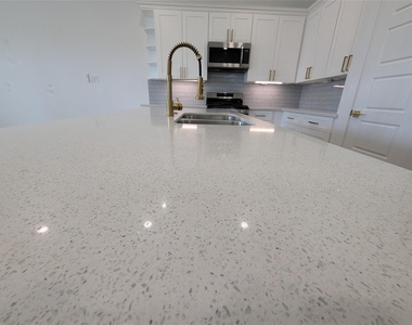 4913 Fisk Street - Photo Thumbnail 6