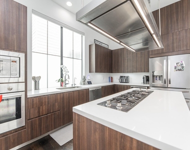 608 Middle Street - Photo Thumbnail 3