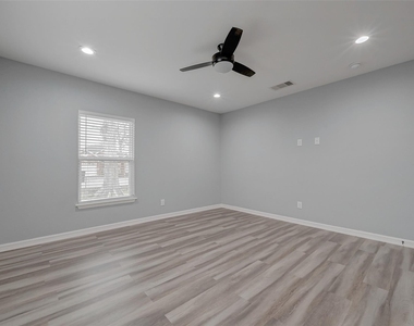 6322 Victoria Street - Photo Thumbnail 17