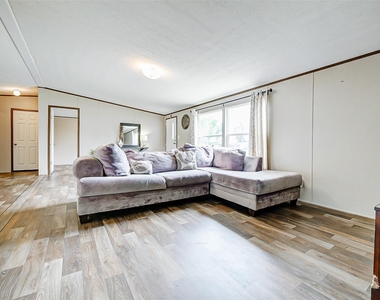 21012 Liberty Street - Photo Thumbnail 8