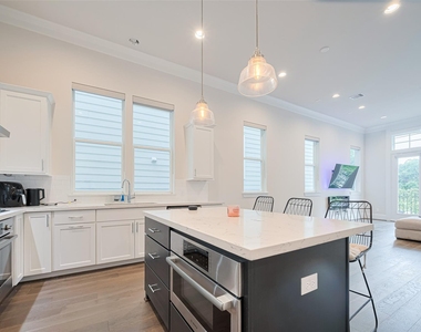 5308 S Capitol Street - Photo Thumbnail 8