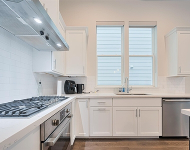 5308 S Capitol Street - Photo Thumbnail 9