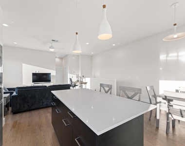 4904 Noble Street - Photo Thumbnail 3