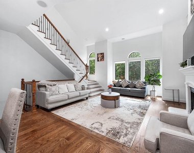 620 Westcott Street - Photo Thumbnail 3