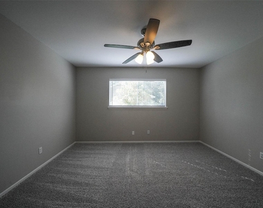7818 Beaufort Drive - Photo Thumbnail 4