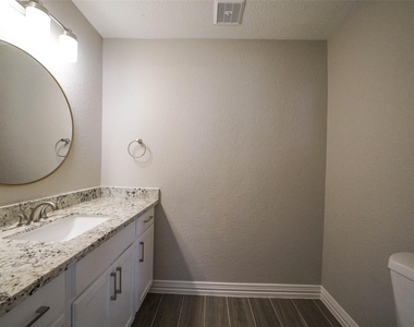 7818 Beaufort Drive - Photo Thumbnail 6