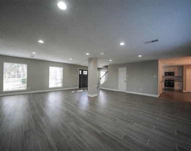 7818 Beaufort Drive - Photo Thumbnail 17