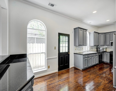 5207 Blossom Street - Photo Thumbnail 8