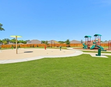 40810 Hawthorne Glades Street - Photo Thumbnail 34