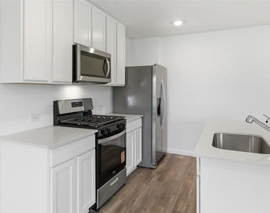 40810 Hawthorne Glades Street - Photo Thumbnail 12