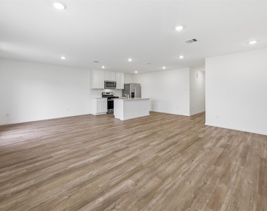40810 Hawthorne Glades Street - Photo Thumbnail 7