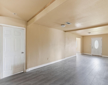 2411 Leffingwell Street - Photo Thumbnail 7