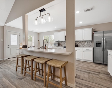 4102 Caneshaw Drive - Photo Thumbnail 11