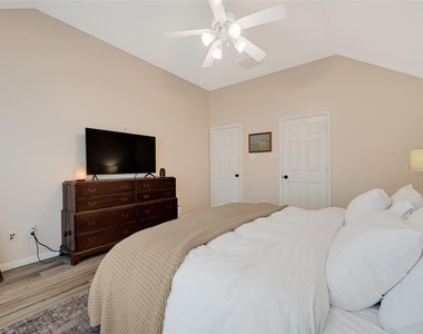 4102 Caneshaw Drive - Photo Thumbnail 17