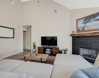 4102 Caneshaw Drive - Photo Thumbnail 9