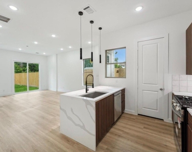7416 Maxroy Street - Photo Thumbnail 9
