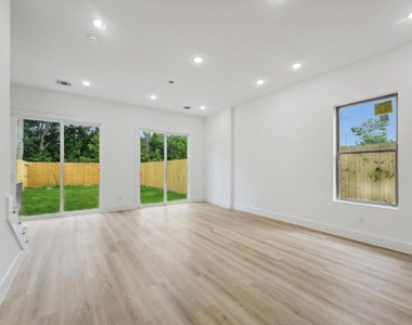 7416 Maxroy Street - Photo Thumbnail 6