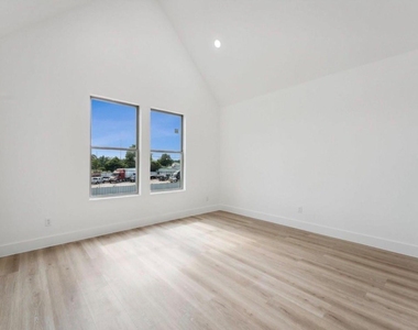 7416 Maxroy Street - Photo Thumbnail 14