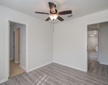 15611 La Casa Lane - Photo Thumbnail 33