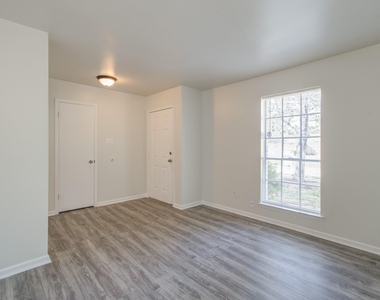 15611 La Casa Lane - Photo Thumbnail 5