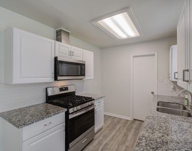 15611 La Casa Lane - Photo Thumbnail 15