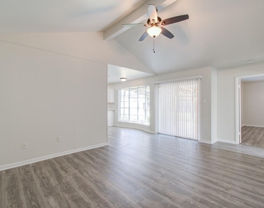 15611 La Casa Lane - Photo Thumbnail 7