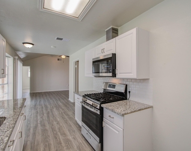 15611 La Casa Lane - Photo Thumbnail 17