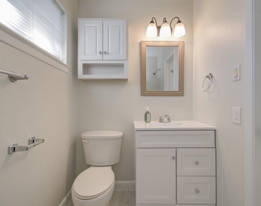 15611 La Casa Lane - Photo Thumbnail 21