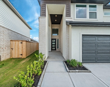 22135 Rangemore Drive - Photo Thumbnail 3