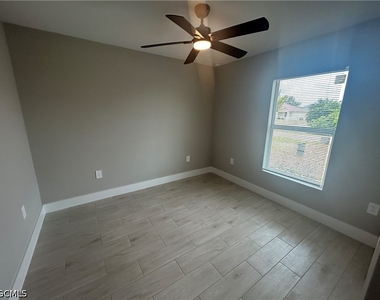 2524 Ne 1st Place - Photo Thumbnail 1