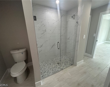 2524 Ne 1st Place - Photo Thumbnail 4