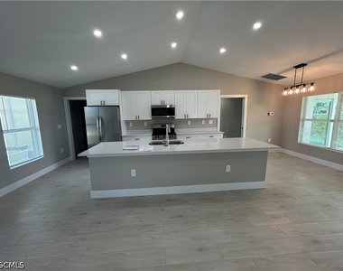 2524 Ne 1st Place - Photo Thumbnail 20