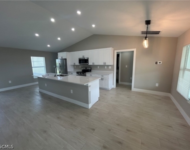 2524 Ne 1st Place - Photo Thumbnail 21