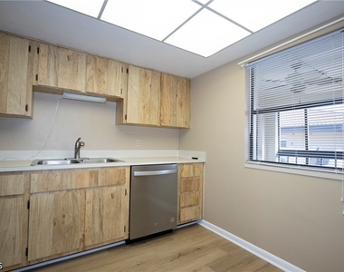 6142 Whiskey Creek Drive - Photo Thumbnail 9