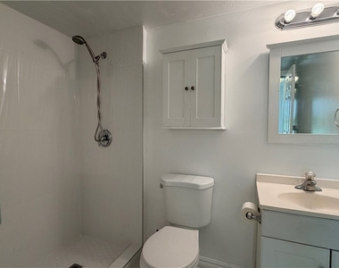 3407 Winkler Avenue - Photo Thumbnail 4