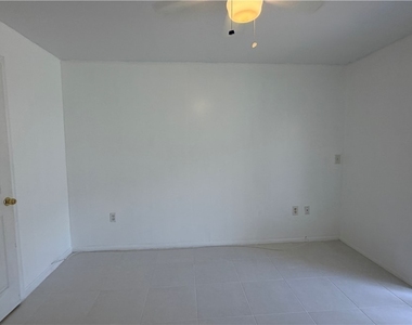 3407 Winkler Avenue - Photo Thumbnail 12